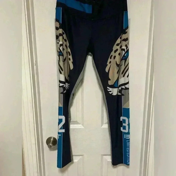 🐆🔥Jaguars women’s leggings size XL🐆🔥 - Picture 5 of 10